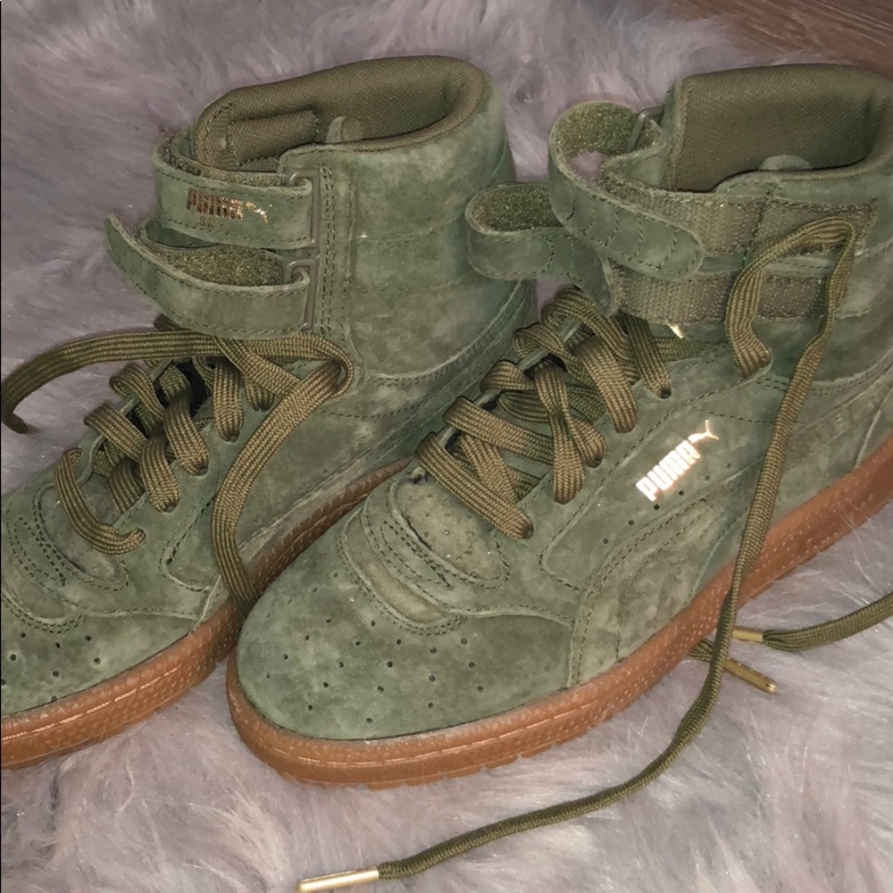 Olive Green Suede Puma Hightops! 💚